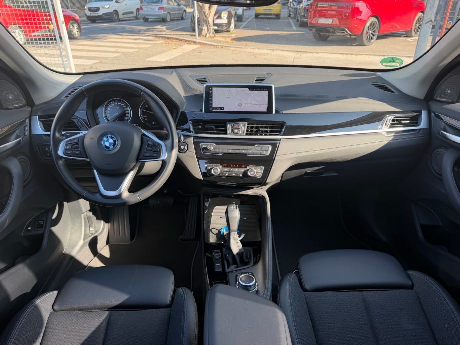 BMW X1 25e Xdrive SPORTLINE **ODLICNO STANJE**, fotografija 9