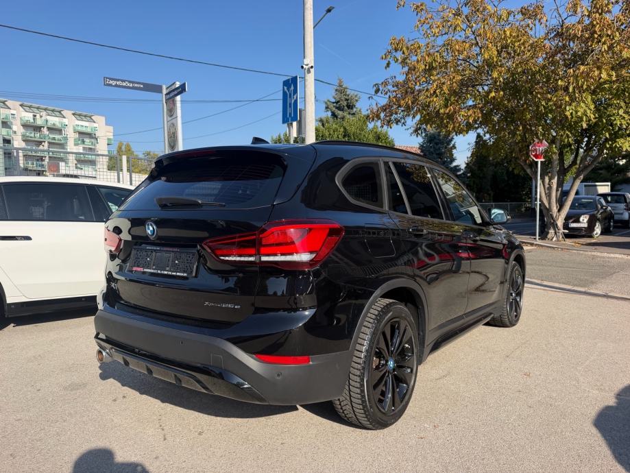 BMW X1 25e Xdrive SPORTLINE **ODLICNO STANJE**, fotografija 5
