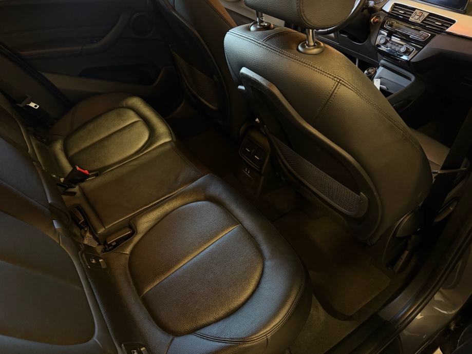 BMW X1 sDrive 18d,FULL LED,NAVI,PANORAMA,HEAD UP,GR.SJED,JAMSTVO 24MJ!, fotografija 17