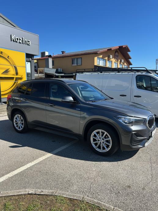 BMW X1 sDrive Advantage; 2 GODINE JAMSTVA, fotografija 4