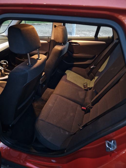 BMW X1 sDrive18d (REGISTRIRAN do 05/2027), fotografija 9