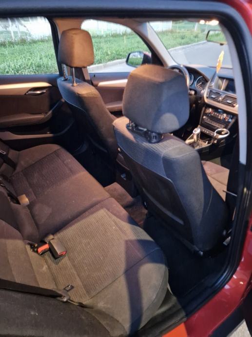 BMW X1 sDrive18d (REGISTRIRAN do 05/2027), fotografija 10