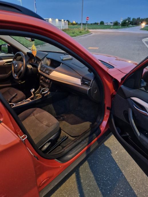 BMW X1 sDrive18d (REGISTRIRAN do 05/2027), fotografija 11