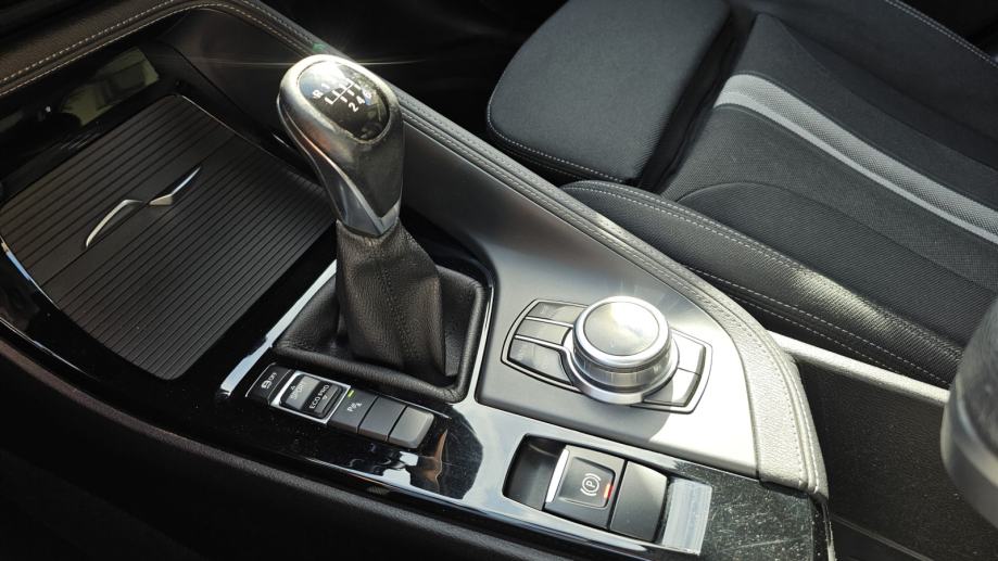 BMW X1 SDRIVE18D 2019 SPORT LINE SERVISNA, fotografija 14