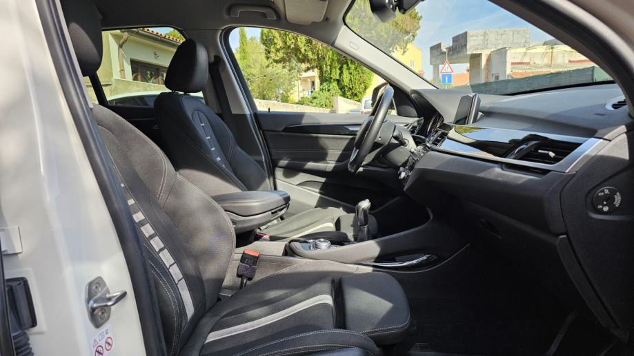 BMW X1 SDRIVE18D 2019 SPORT LINE SERVISNA, fotografija 18