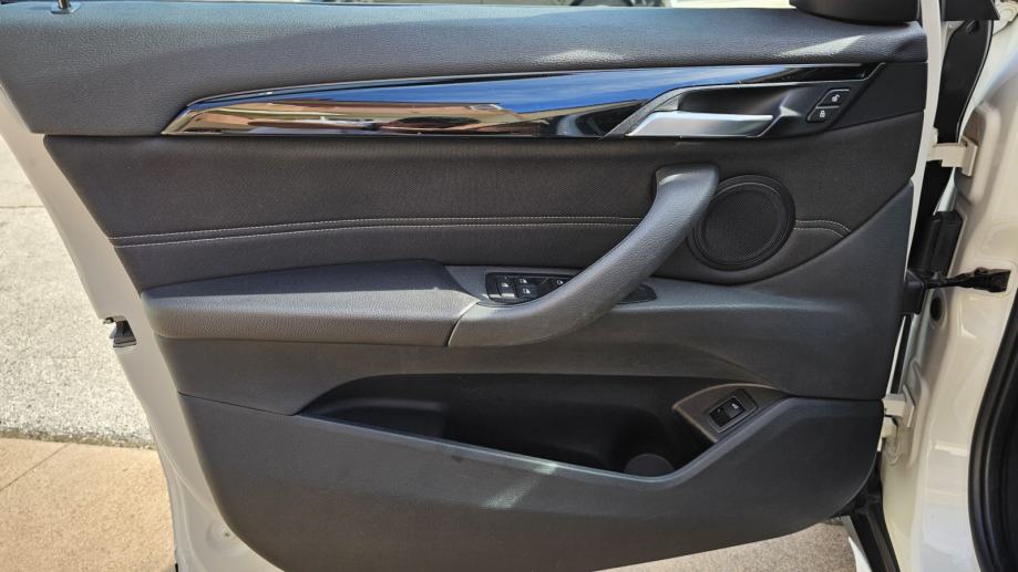 BMW X1 SDRIVE18D 2019 SPORT LINE SERVISNA, fotografija 19