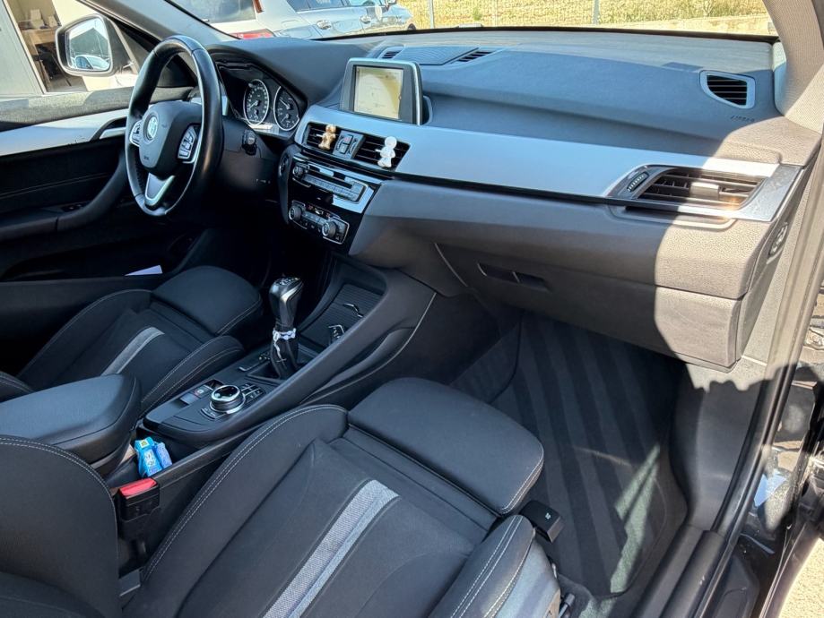 BMW X1 sDrive18d *Automatik* REG BiXenon LED Kamera Navi R17 Servisna, fotografija 14