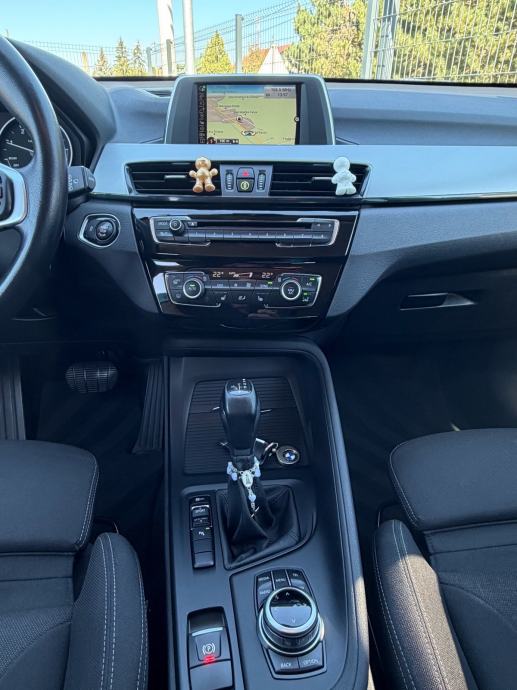BMW X1 sDrive18d *Automatik* REG BiXenon LED Kamera Navi R17 Servisna, fotografija 19