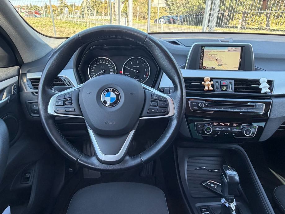 BMW X1 sDrive18d *Automatik* REG BiXenon LED Kamera Navi R17 Servisna, fotografija 20