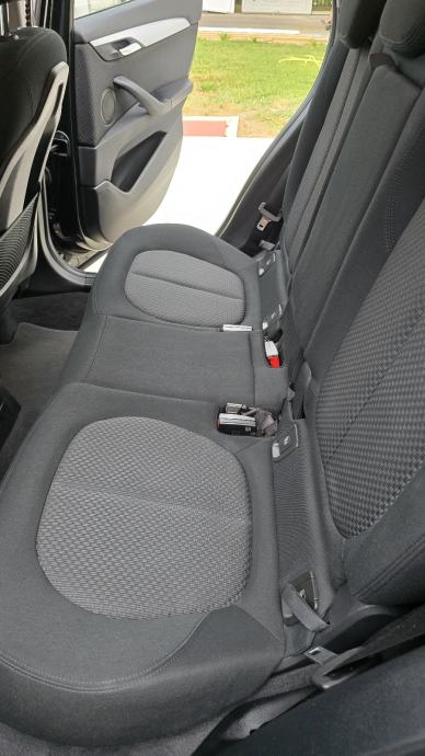 BMW X1 sDrive18d automatik, fotografija 12