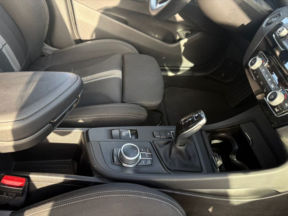 BMW X1 sDrive18d automatik, fotografija 4