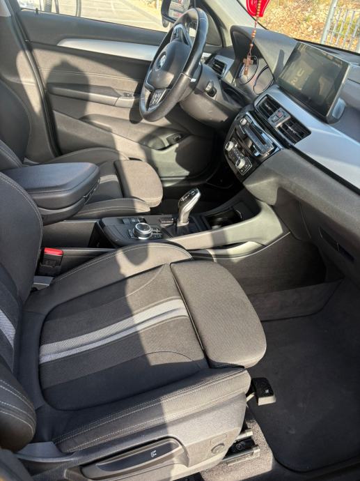 BMW X1 sDrive18d automatik, fotografija 12