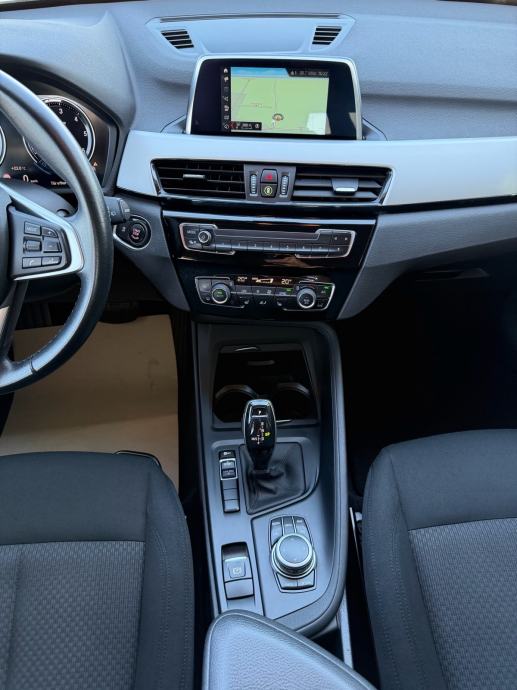 BMW X1 sDrive18d automatik, fotografija 16