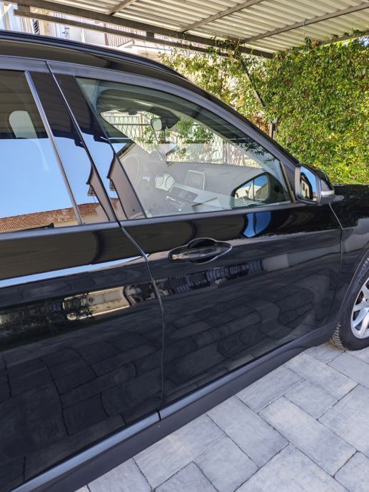 BMW X1 sDrive18d automatik, fotografija 3