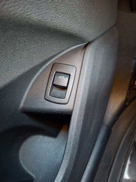 BMW X1 sDrive18d automatik WEBASTO, fotografija 8
