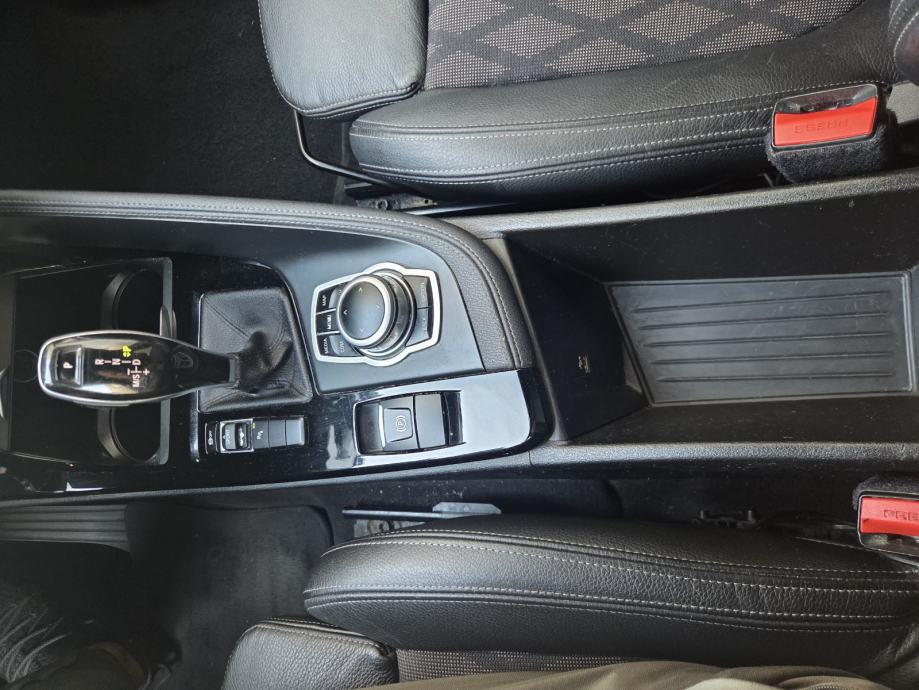 BMW X1 sDrive18d X-Line automatik, fotografija 7