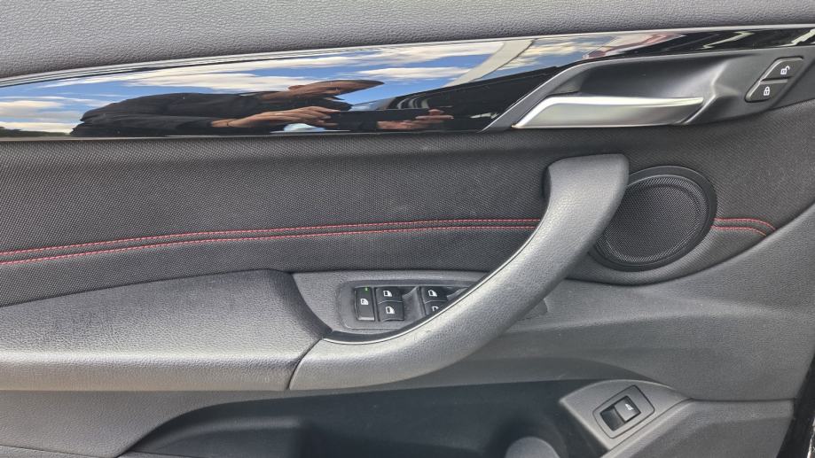 BMW X1 sDrive18d Automatik Sport Line * Nije uvoz *, fotografija 11