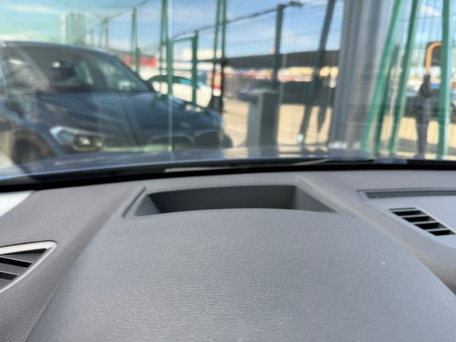 BMW X1 sDrive18d AUTOMATIK °VELIKA NAVI°KAMERA°HEAD-UP°LEASING°, fotografija 19
