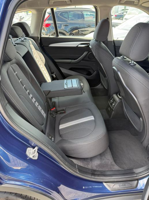 BMW X1 sDrive18d AUTOMATIK °VELIKA NAVI°KAMERA°HEAD-UP°LEASING°, fotografija 14