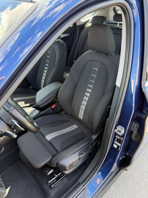 BMW X1 sDrive18d AUTOMATIK °VELIKA NAVI°KAMERA°HEAD-UP°LEASING°, fotografija 12