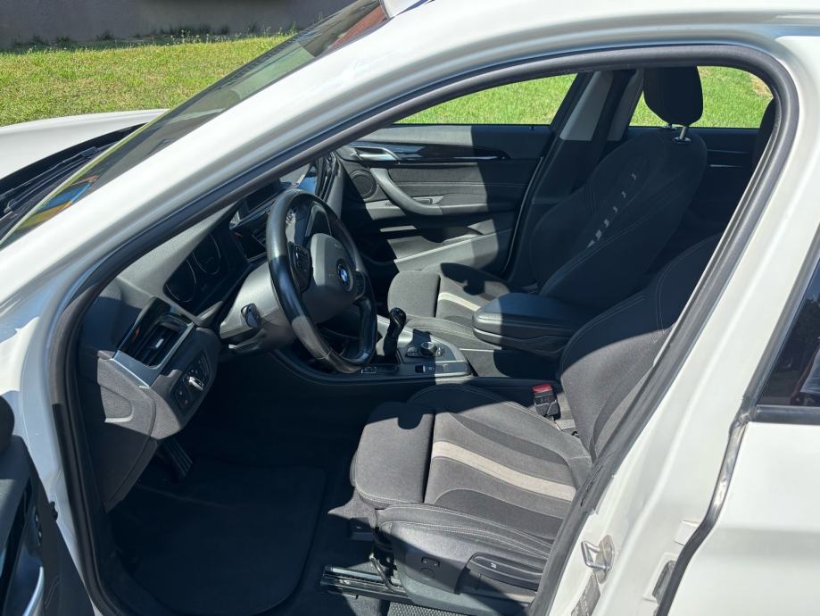 BMW X1 sDrive18d, fotografija 11