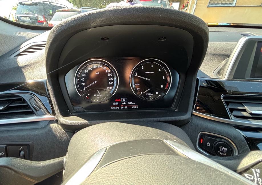 BMW X1 sDrive18d, fotografija 12