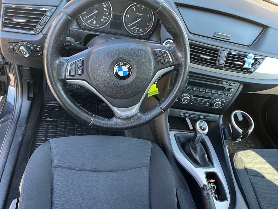 BMW X1 sDrive 18d, 2015. god., promijenjen lanac, fotografija 16