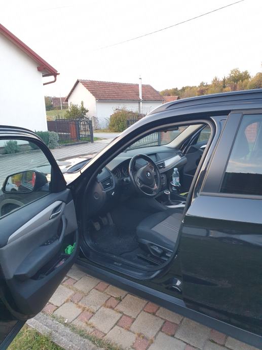 BMW X1 sDrive18d, fotografija 3