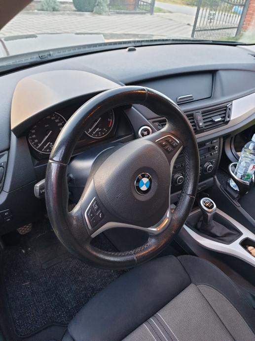 BMW X1 sDrive18d, fotografija 2