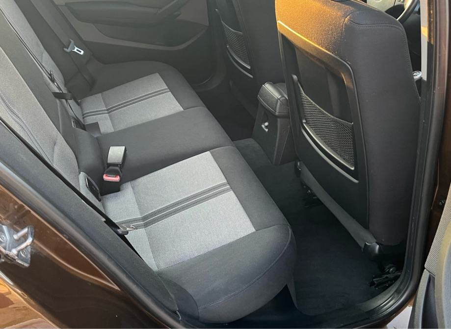 BMW X1 sDrive20d, fotografija 15