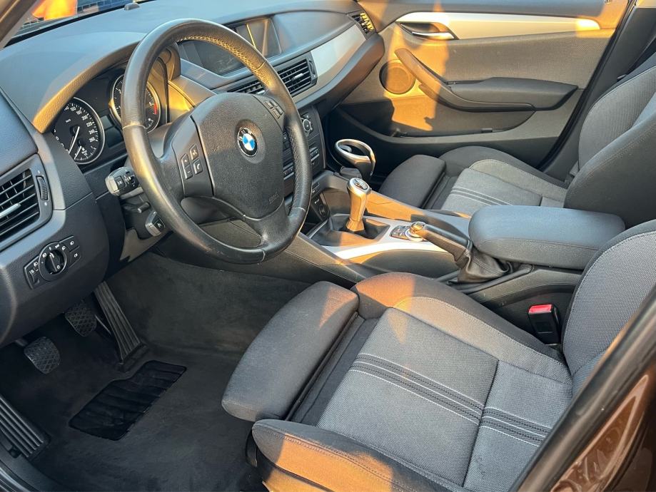 BMW X1 sDrive20d, fotografija 14