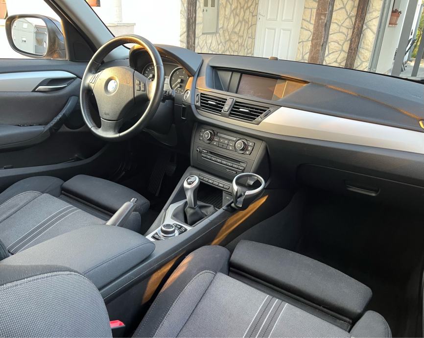 BMW X1 sDrive20d, fotografija 11
