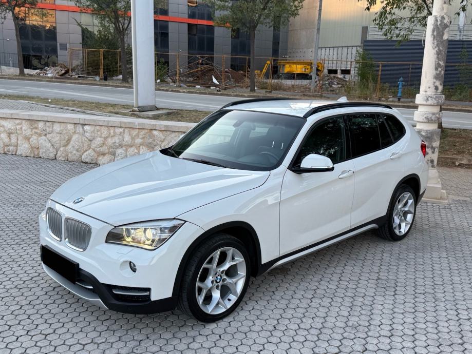BMW X1 25d Xdrive AUTOMATIK, LCI model, Harman, Keyless, Navi, Full!, fotografija 4