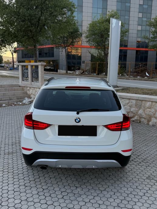 BMW X1 25d Xdrive AUTOMATIK, LCI model, Harman, Keyless, Navi, Full!, fotografija 7