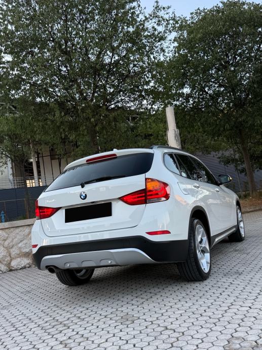 BMW X1 25d Xdrive AUTOMATIK, LCI model, Harman, Keyless, Navi, Full!, fotografija 8