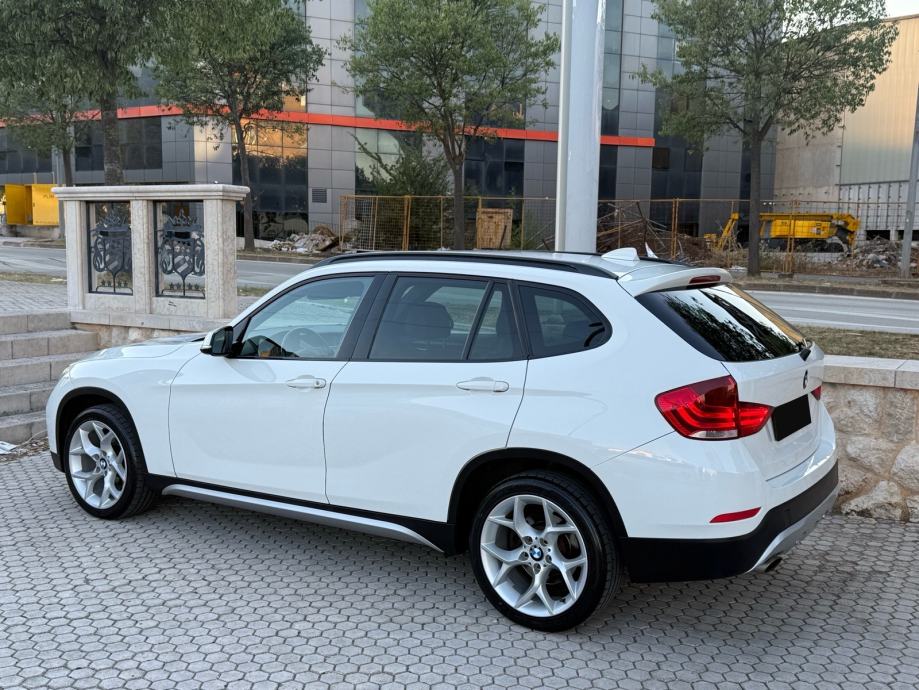 BMW X1 25d Xdrive AUTOMATIK, LCI model, Harman, Keyless, Navi, Full!, fotografija 9