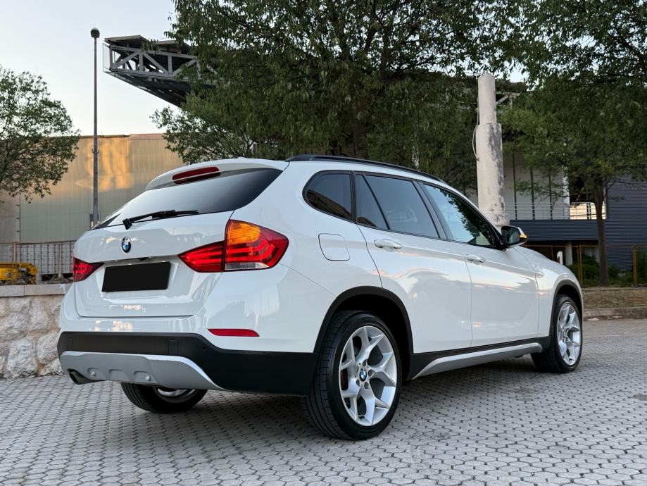 BMW X1 25d Xdrive AUTOMATIK, LCI model, Harman, Keyless, Navi, Full!, fotografija 12