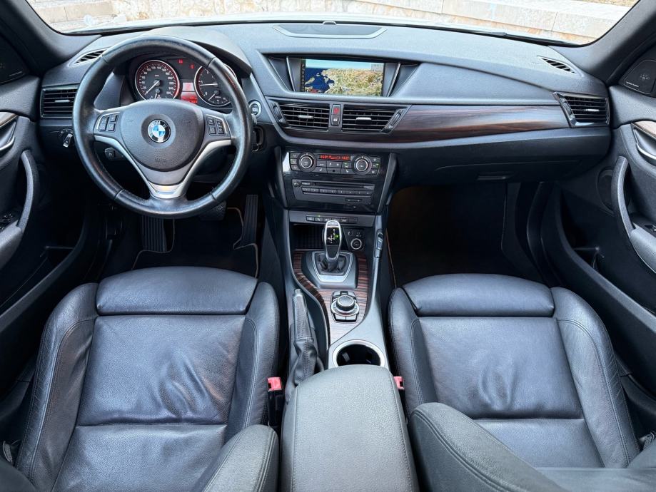 BMW X1 25d Xdrive AUTOMATIK, LCI model, Harman, Keyless, Navi, Full!, fotografija 13
