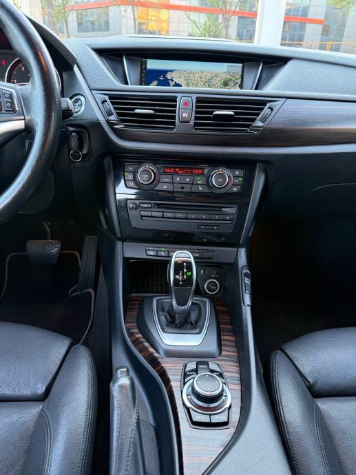 BMW X1 25d Xdrive AUTOMATIK, LCI model, Harman, Keyless, Navi, Full!, fotografija 16