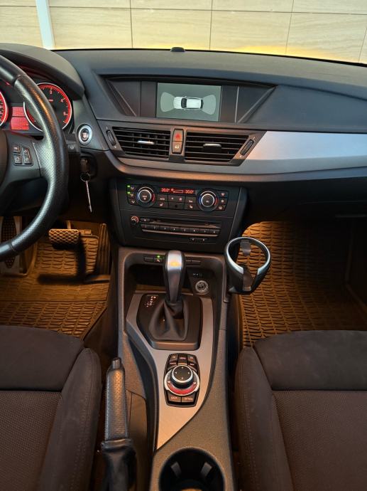 BMW X1 20d Xdrive AUTOMATIK, M paket, Xenon, Panorama, Navi, fotografija 18