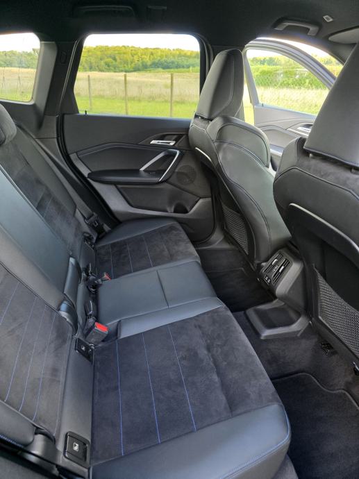 BMW X1 U11 sDrive18d Automatik M sport *shadow line *reg. godinu dana, fotografija 18