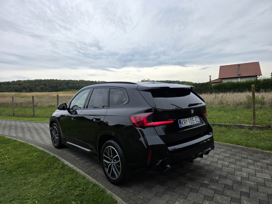 BMW X1 U11 sDrive18d Automatik M sport *shadow line *reg. godinu dana, fotografija 8