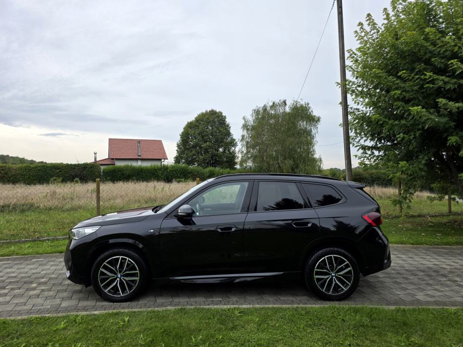 BMW X1 U11 sDrive18d Automatik M sport *shadow line *reg. godinu dana, fotografija 10