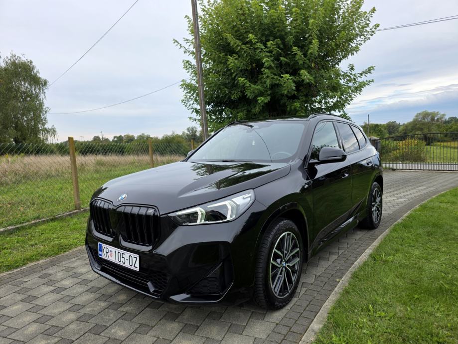 BMW X1 U11 sDrive18d Automatik M sport *shadow line *reg. godinu dana, fotografija 12
