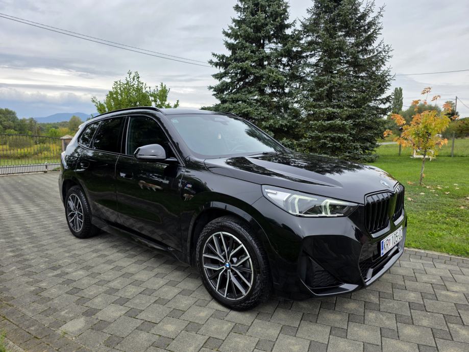 BMW X1 U11 sDrive18d Automatik M sport *shadow line *reg. godinu dana, fotografija 2