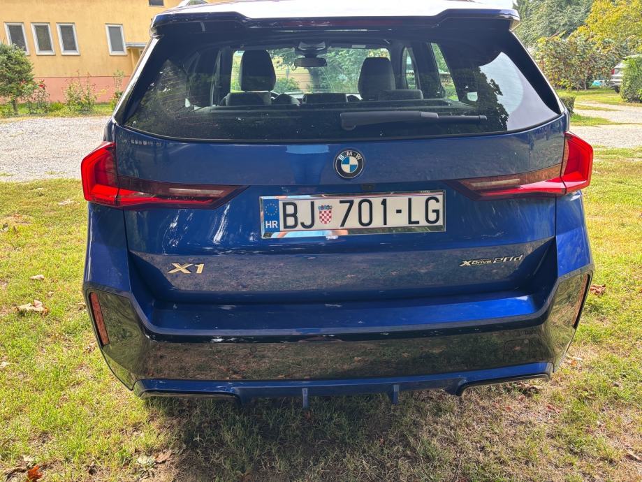 BMW X1 xDrive 20d M sport paket - 2025 godišnjak PRILIKA, fotografija 6