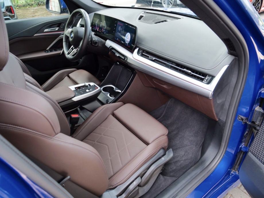 BMW X1 xDrive 20d M sport paket - 2025 godišnjak PRILIKA, fotografija 12