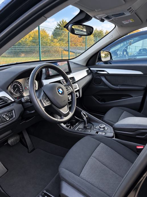 BMW X1 xDrive18d AUTOMATIK HEAD-UP NAVI PLUS KAMERA 2021., fotografija 7