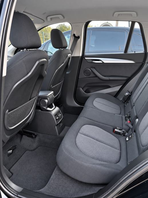 BMW X1 xDrive18d AUTOMATIK HEAD-UP NAVI PLUS KAMERA 2021., fotografija 9