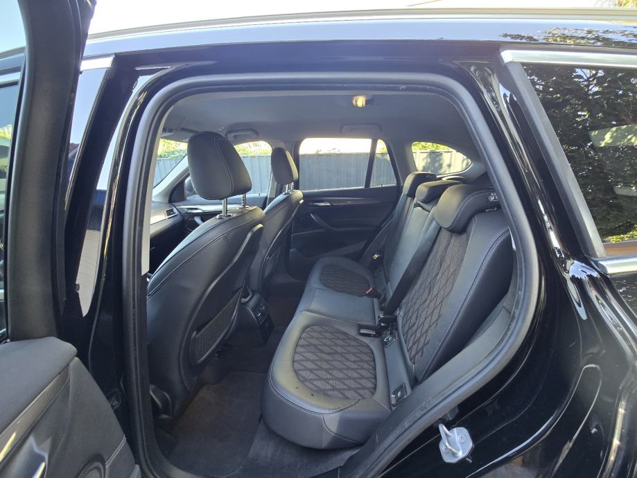BMW X1 xDrive18d++AUTOMATIK++M SPORT++NOVI SET LANCA++, fotografija 16